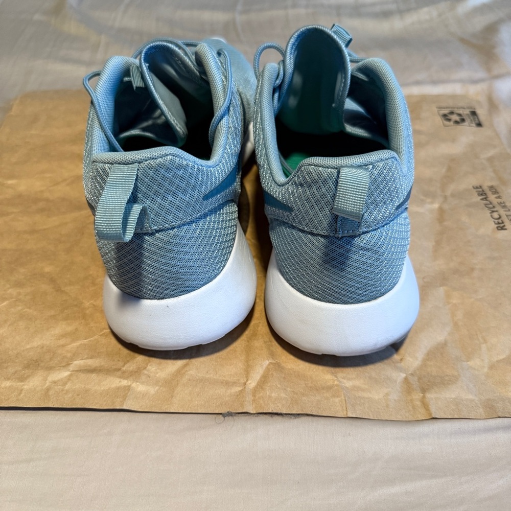 Nike Roshe One ‘Mica Blue’ Sneakers - Picture 4 of 8